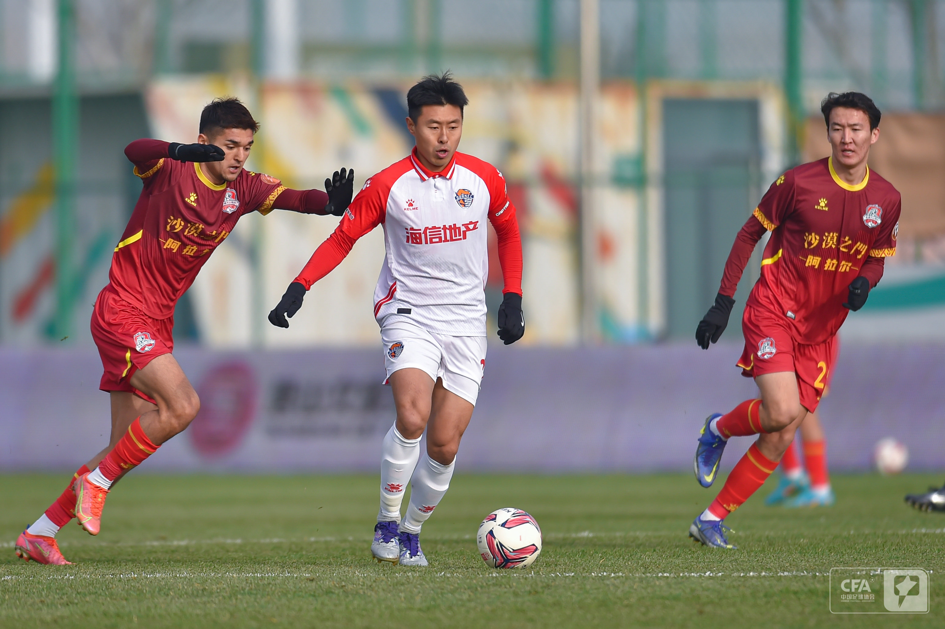 借助冰球这 借助冰球这