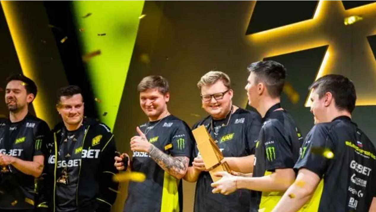 由相信她的 由相信她的